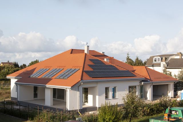 Dokončená fasáda bungalovu ze zahrady